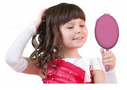 ZACZAROWANE LUSTERKO OPOWIADA BAJKI GRA MELODIE ZADAJE PYTANIA DUMEL