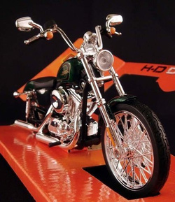 MODEL HARLEY 2013XL 1200V SEVENTY TWO 1:12 ZIELONY