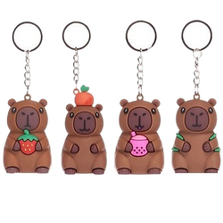 BRELOK BRELOCZEK KAPIBARA Z PLECAKIEM TRUSKAWKĄ PICIEM KACZUSZKĄ 7 cm