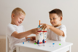 FABRYKA RADOŚCI KOSMICZNE BALONY RAKIETA ASTRONAUTA STATEK KOSMICZNY DUMEL