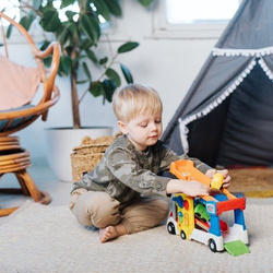 DUŻY AUTOTRANSPORTER TUT TUT AUTKA POJAZD PL VTECH
