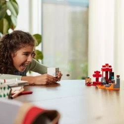 LEGO MINECRAFT ZASADZKA W PORTALU DO NETHERU KLOCKI FIGURKI 352 EL. 21255