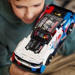 LEGO TECHNIC CHEVROLET CAMARO ZL1 NASCAR V8 SAMOCHÓD WYŚCIGOWY 42153