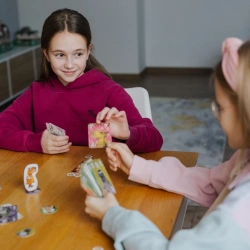 GRA KARCIANA RODZINNA KAPIBARY HERBACIARY STRATEGICZNA TREFL 02737