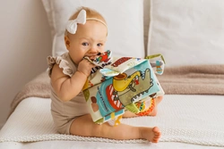 KSIĄŻECZKA SENSORYCZNA MATERIAŁOWA EDUKACYJNA ZAWIESZKA ORKIESTRA W DŻUNGLI