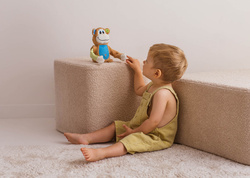 FIKAJĄCA MAŁPKA INTERAKTYWNA SENSORYCZNA CHODZI OBROTOWE RĘCE MUZYKA DUMEL