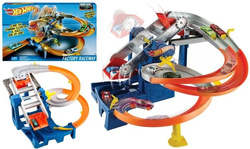 TOR HOT WHEELS MOTORIZED WYŚCIG W FABRYCE + AUTO