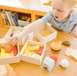 ZABAWKI DREWNIANE JEDZENIE OWOCE WARZYWA SERY PIECZYWO NABIAŁ W SKRZYNKACH