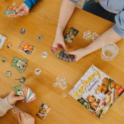 GRA KARCIANA RODZINNA KAPIBARY HERBACIARY STRATEGICZNA TREFL 02737