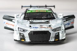 AUDI R8 GT3 2018 AAPE SAMOCHÓD METALOWY POJAZD ŚWIATŁO DŹWIĘK NAPĘD 1:32