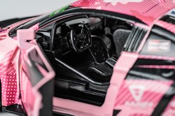 AUDI R8 GT3 LMS 2015 AAPE PINK SAMOCHÓD METALOWY ŚWIATŁO DŹWIĘK NAPĘD 1:32