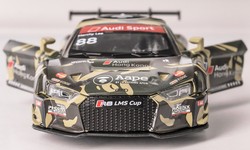 AUDI R8 LMS 2015 CAMOUFLAGE SAMOCHÓD METALOWY ŚWIATŁO DŹWIĘK NAPĘD 1:32