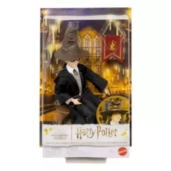 HARRY POTTER Z TIARĄ PRZYDZIAŁU CZARODZIEJ RÓŻDŻKA FIGURKA WIZARDING WORLD