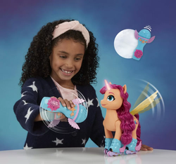 MY LITTLE PONY KUCYK ŚPIEWAJĄCA SUNNY NA ROLKACH HASBRO JEŹDZI ŚPIEWA