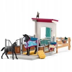 SCHLEICH 42611 ZAGRODA DLA KONI Z KLACZĄ I ŹREBAKAMI