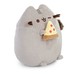 MASKOTKA KOTEK PUSHEEN Z PIZZĄ 24 CM ORYGINALNA